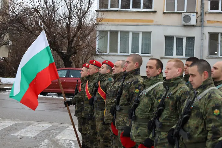 В Плевен почетоха паметта на българските военнослужещи от 5-та Шипченска механизирана бригада, загинали в мисията на Коалиционните сили в Ирак/СНИМКИ/