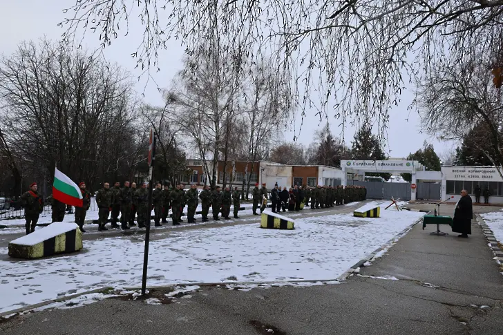 В Плевен почетоха паметта на българските военнослужещи от 5-та Шипченска механизирана бригада, загинали в мисията на Коалиционните сили в Ирак/СНИМКИ/