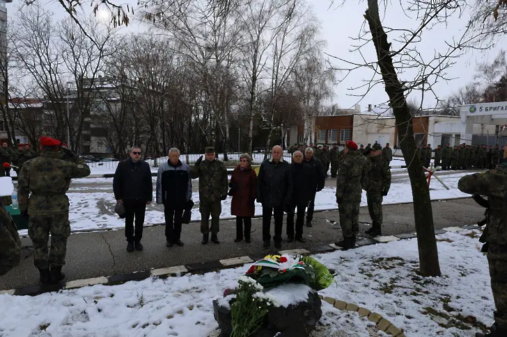  В Плевен уважиха паметта на българските военнослужещи от 5-та Шипченска механизирана бригада, починали в задачата на Коалиционните сили в Ирак 