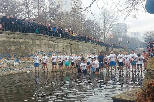 В 11.20 ч. започва литийното шествие от храм "Успение Богородично" до река Банщица