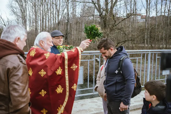 Започна записването за участие в ритуала за "спасяване" на Богоявленския кръст в Мездра