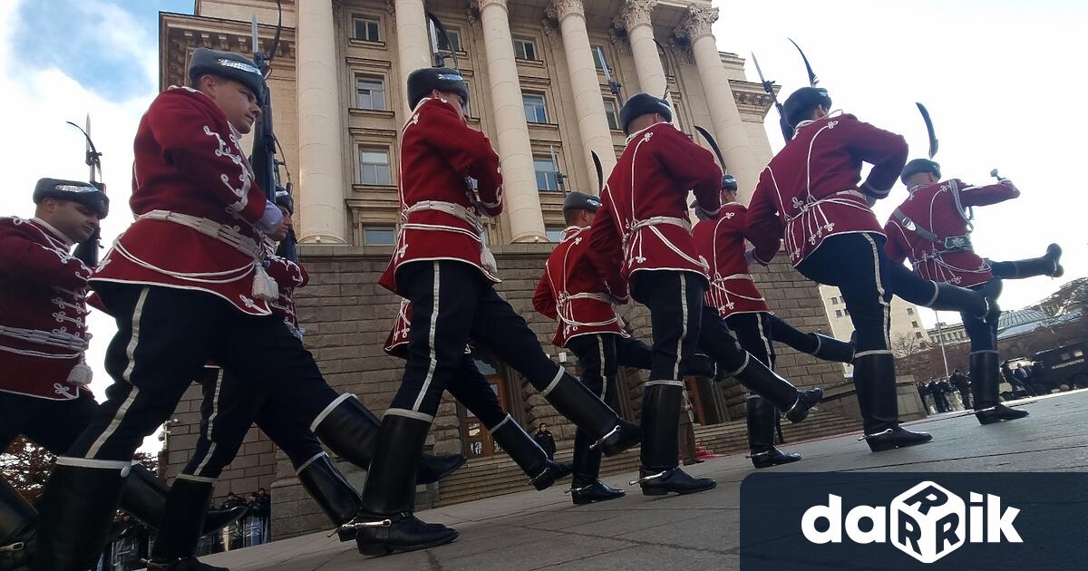 Заради недостатъчния състав в Националната гвардейска част Министерството на отбраната