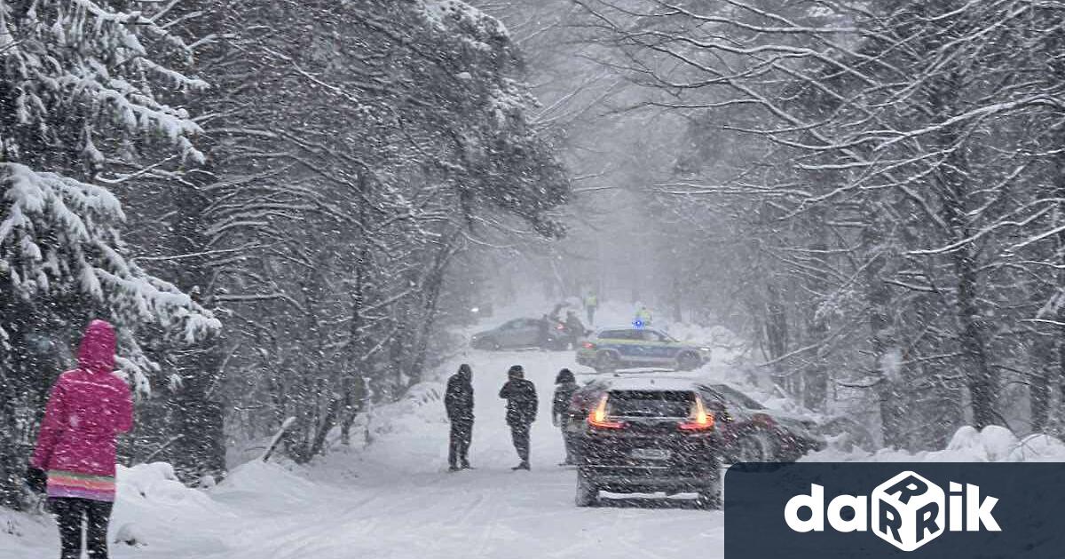 Тази сутрин снегорините към хижа Здраве са се забавили и