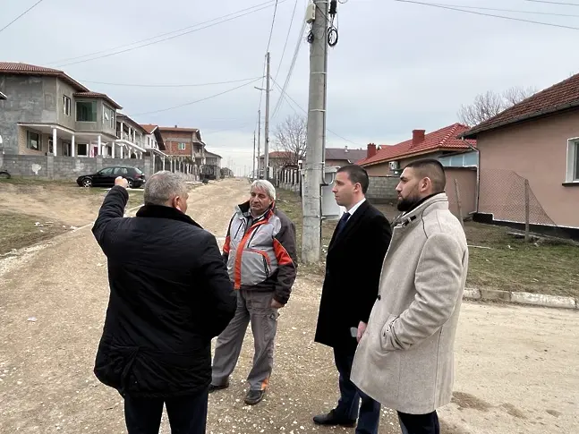  Николай Абрашев беше на работно посещаване в село Буковлък след подаден сигнал от кмета Георги Божинов 