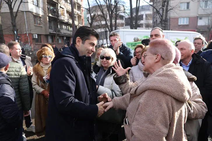 Кирил Петков се явява в прокуратурата, за да му бъде предявено обвинение