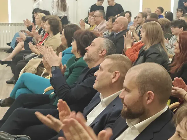  Математическа гимназия „ Гео Милев “ означи патронния си празник 