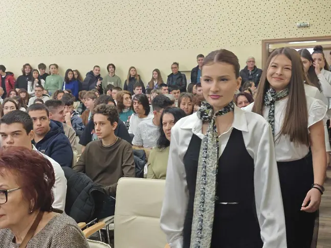  Математическа гимназия „ Гео Милев “ означи патронния си празник 