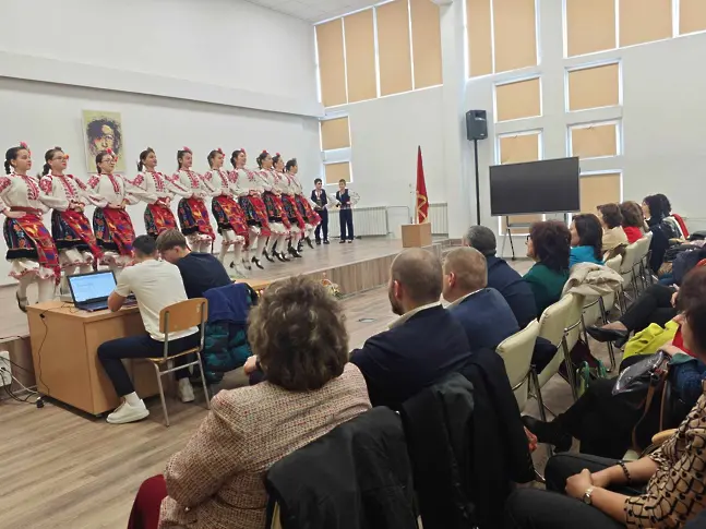  Математическа гимназия „ Гео Милев “ означи патронния си празник 