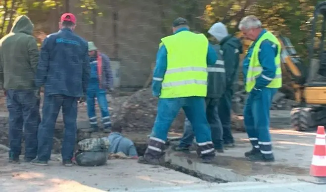 Авария на ул. „Ген. Колев“ наруши водоснабдяването в централната част на Плевен