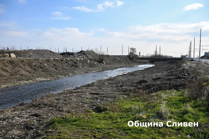 Почистиха три от реките в Сливен