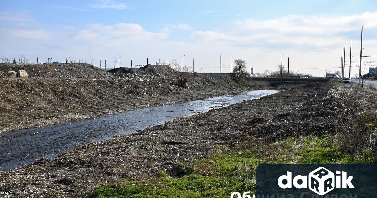 Приключи почистването на реките Новоселска Селишка и Асеновска в Сливен