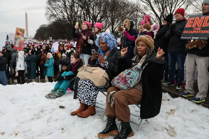  Хиляди американци стачкуваха против „ тръмпизма “ преди инаугурацията на Тръмп 