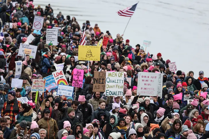  Хиляди американци стачкуваха против „ тръмпизма “ преди инаугурацията на Тръмп 