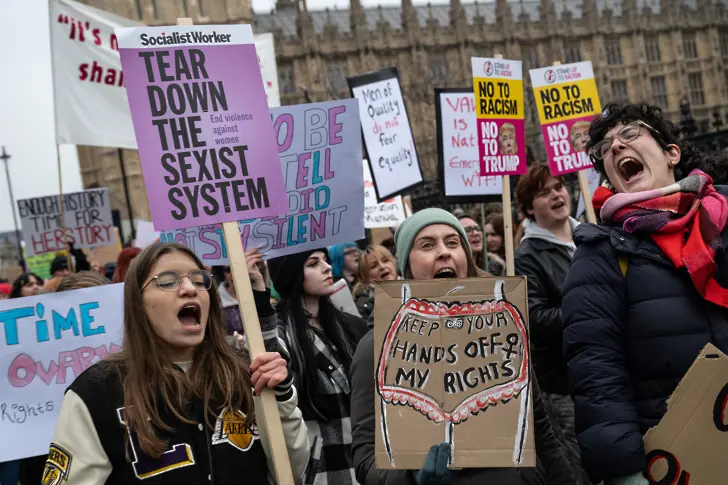  Хиляди американци стачкуваха против „ тръмпизма “ преди инаугурацията на Тръмп 