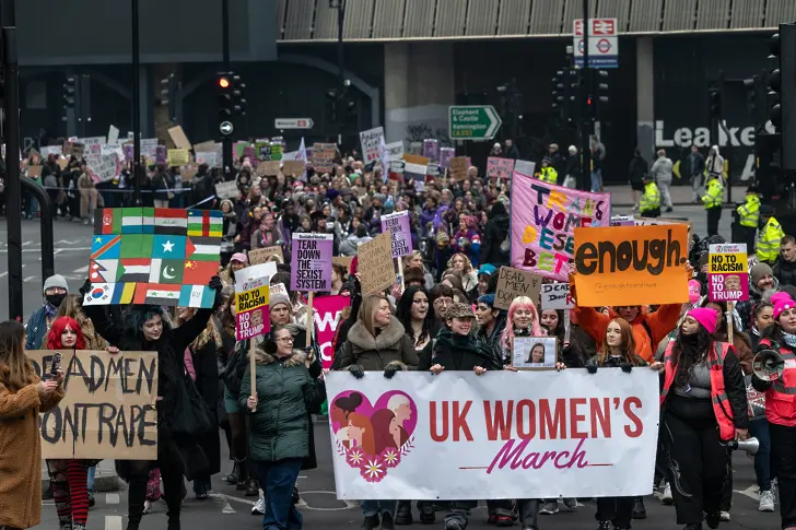  Хиляди американци стачкуваха против „ тръмпизма “ преди инаугурацията на Тръмп 