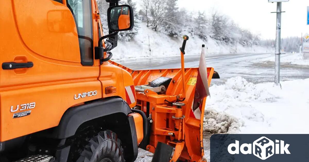 Полицаи от Панагюрище съставиха акт на водач на снегопочистващ автомобил