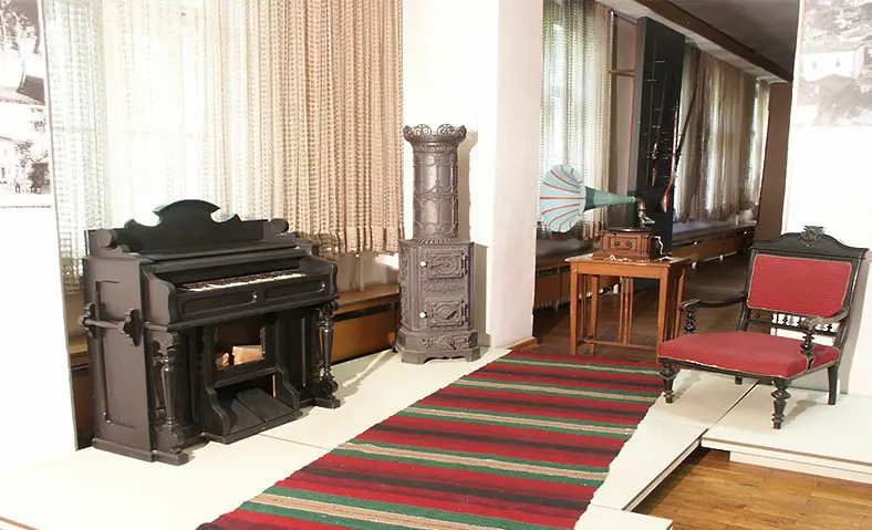  Експозиция „ Нова и най-нова история ” в РИМ-Плевен оживя с изцяло обновената комерсиална улица „ Александровска ”/СНИМКИ/ 