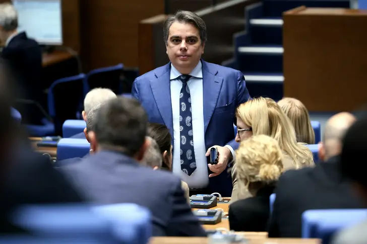  Еврозоната отново скара депутатите в спор кой отдалечи България от еврозоната 