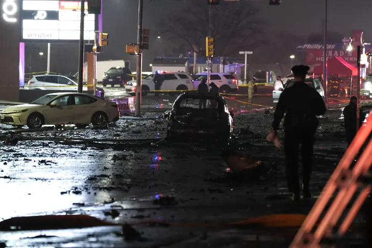  Медицнки аероплан с дете и още петима души на борда се разруши във Филаделфия (ВИДЕО) 