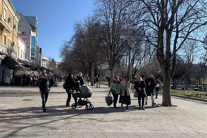 В събота ще преобладава слънчево време с временно увеличение на облачността