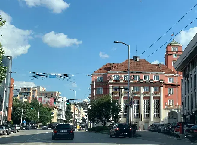 Днес времето ще бъде предимно слънчево със слаб локален вятър