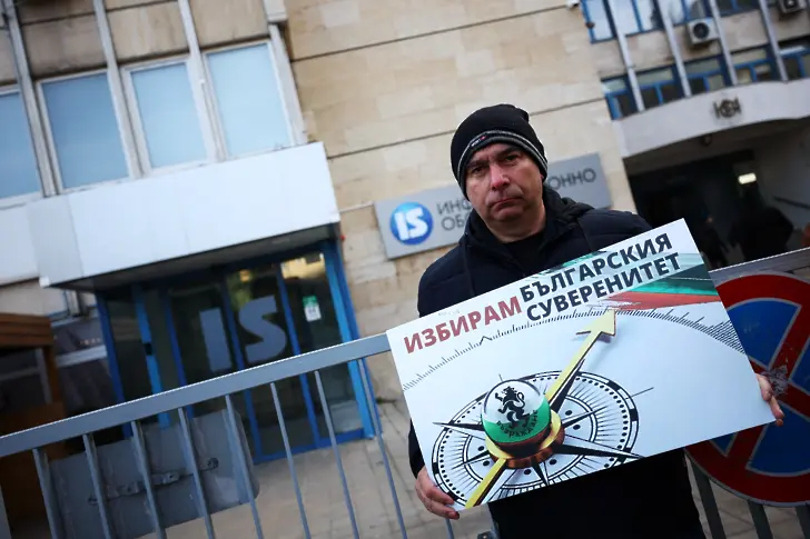  “Брутални лъжци ”: “Възраждане ” и МИР упрекнаха Национален статистически институт, че “загробват България ” 