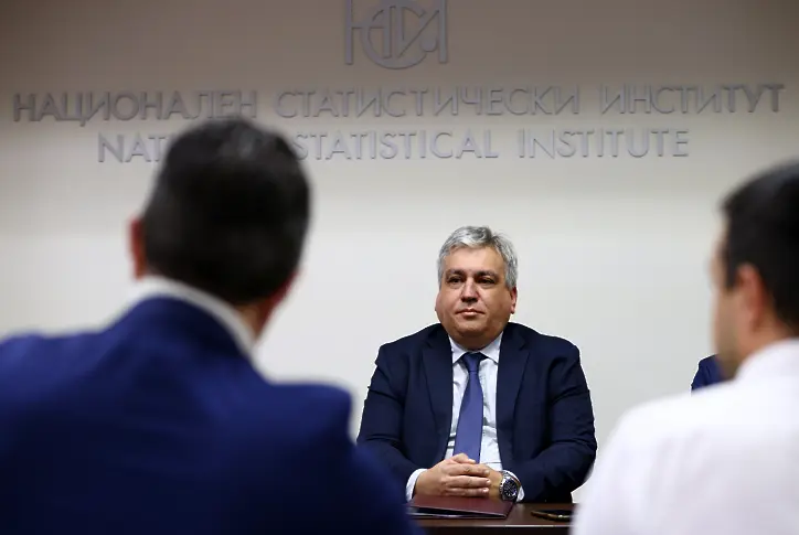  “Брутални лъжци ”: “Възраждане ” и МИР упрекнаха Национален статистически институт, че “загробват България ” 