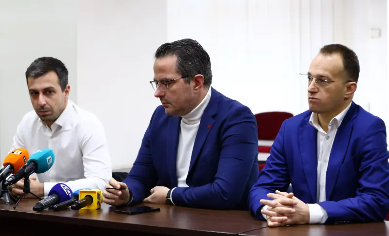  “Брутални лъжци ”: “Възраждане ” и МИР упрекнаха Национален статистически институт, че “загробват България ” 