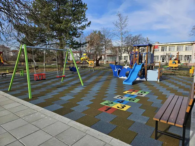  Детската градина в Камено е с актуализирано дворно пространство 