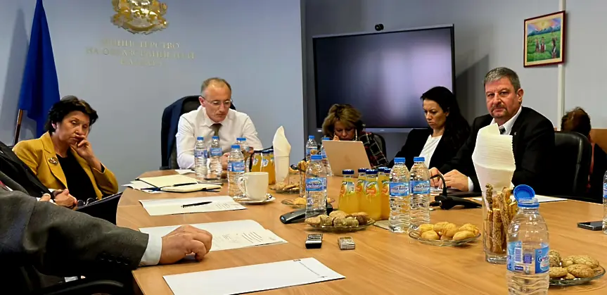  Учителската заплата може да скочи с 15% 