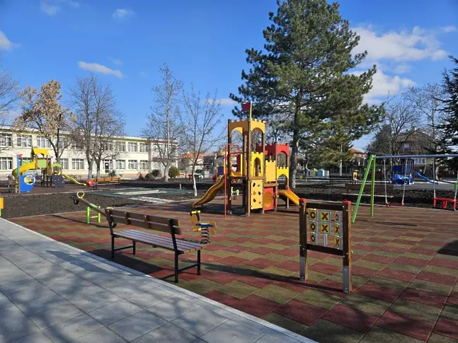  Детската градина в Камено е с актуализирано дворно пространство 