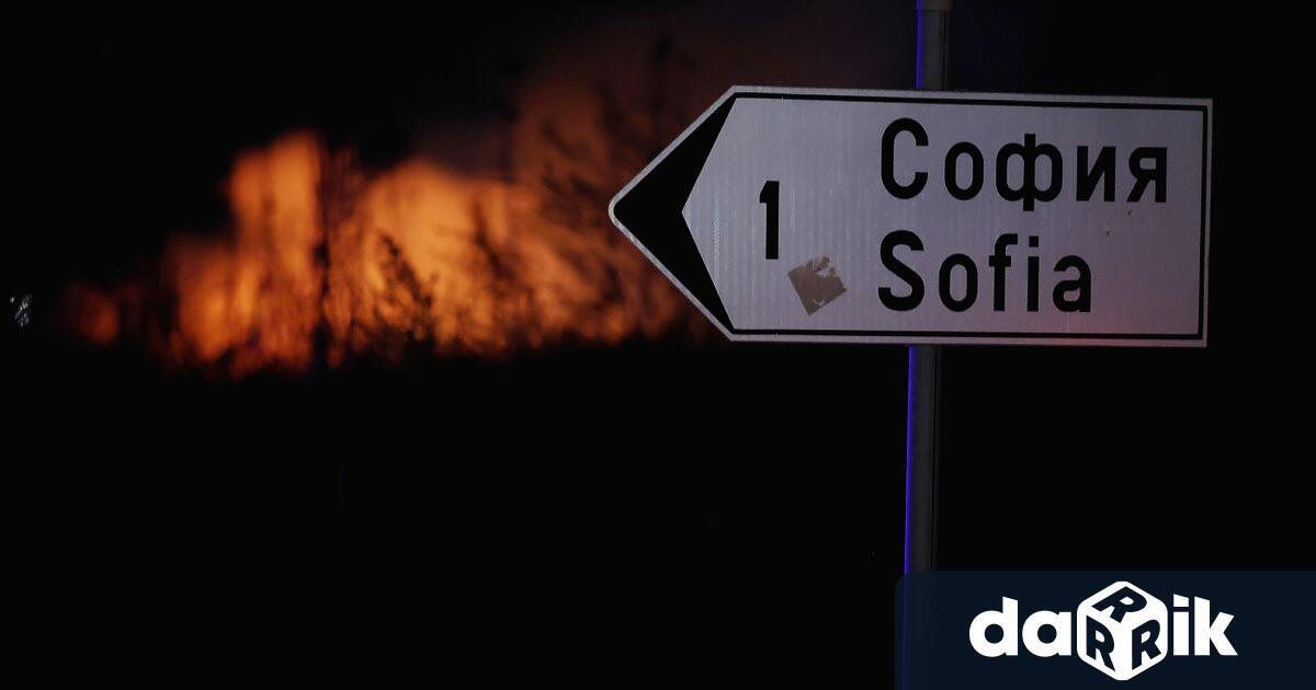 Какво е предизвикало огромния пожар който горя в четвъртък късно