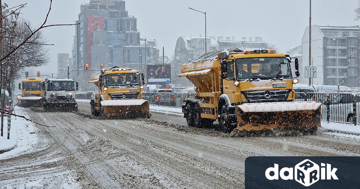 Продължава да вали почти в цялата страна като в сила