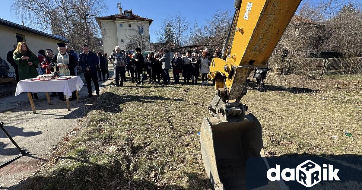 Кметът на община Велинград д р Костадин Коев и зам