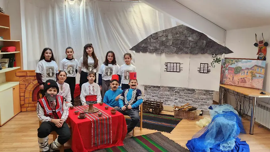  С разнообразни начинания Иновативно НУ „ Христо Ботев “ - Плевен уважи Апостола на свободата 