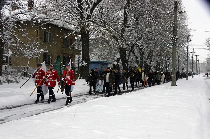  Внушителен израз на респект и поклонение пред Апостола на свободата в град Левски 