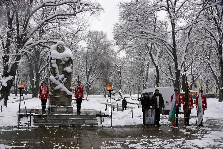  Внушителен израз на респект и поклонение пред Апостола на свободата в град Левски 