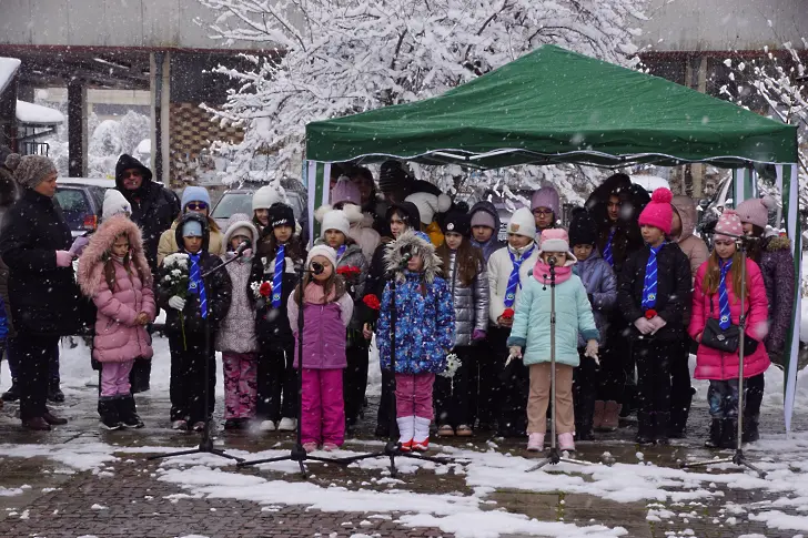  Внушителен израз на респект и поклонение пред Апостола на свободата в град Левски 