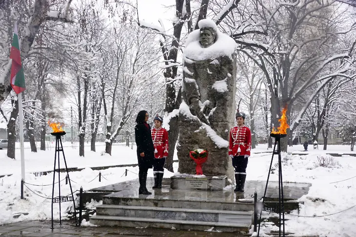  Внушителен израз на респект и поклонение пред Апостола на свободата в град Левски 