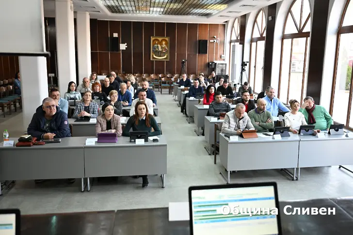 С единодушие ОбС Сливен прие предложението за премахване на стар обект в двора на ППМГ „Добри Чинтулов“