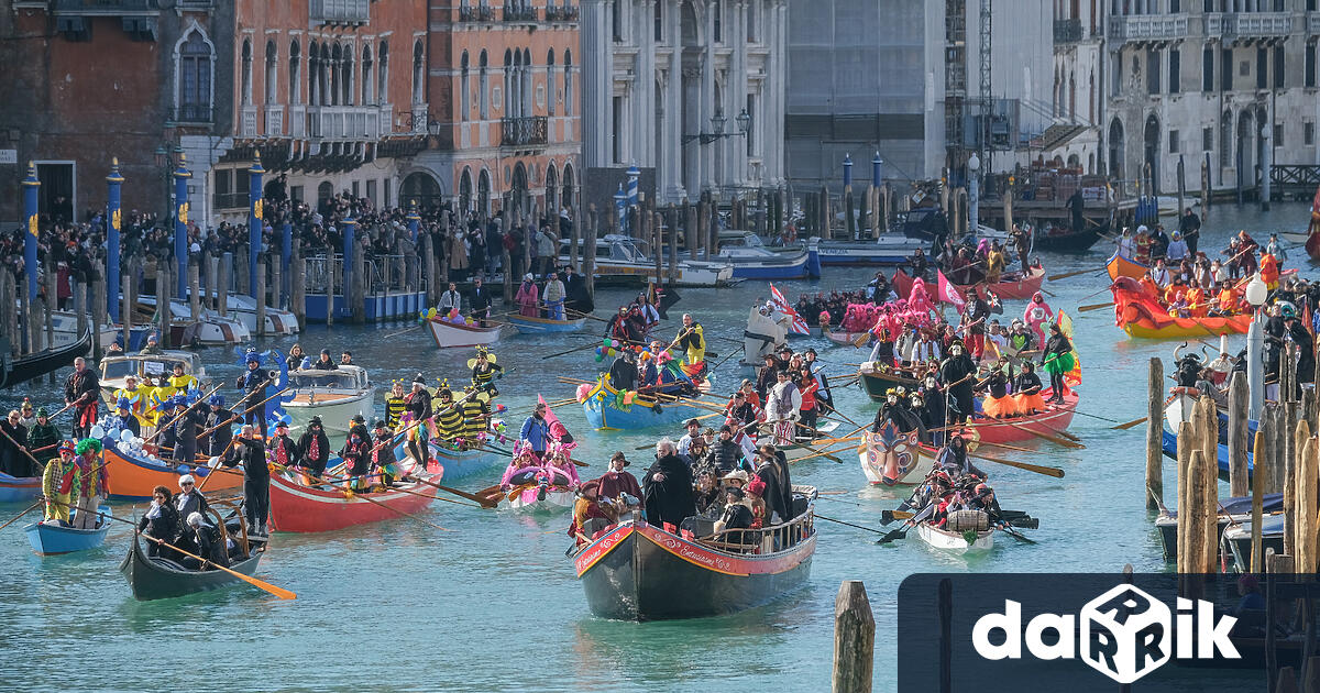 Карнавалът във Венеция официално започна в неделя с традиционния венециански