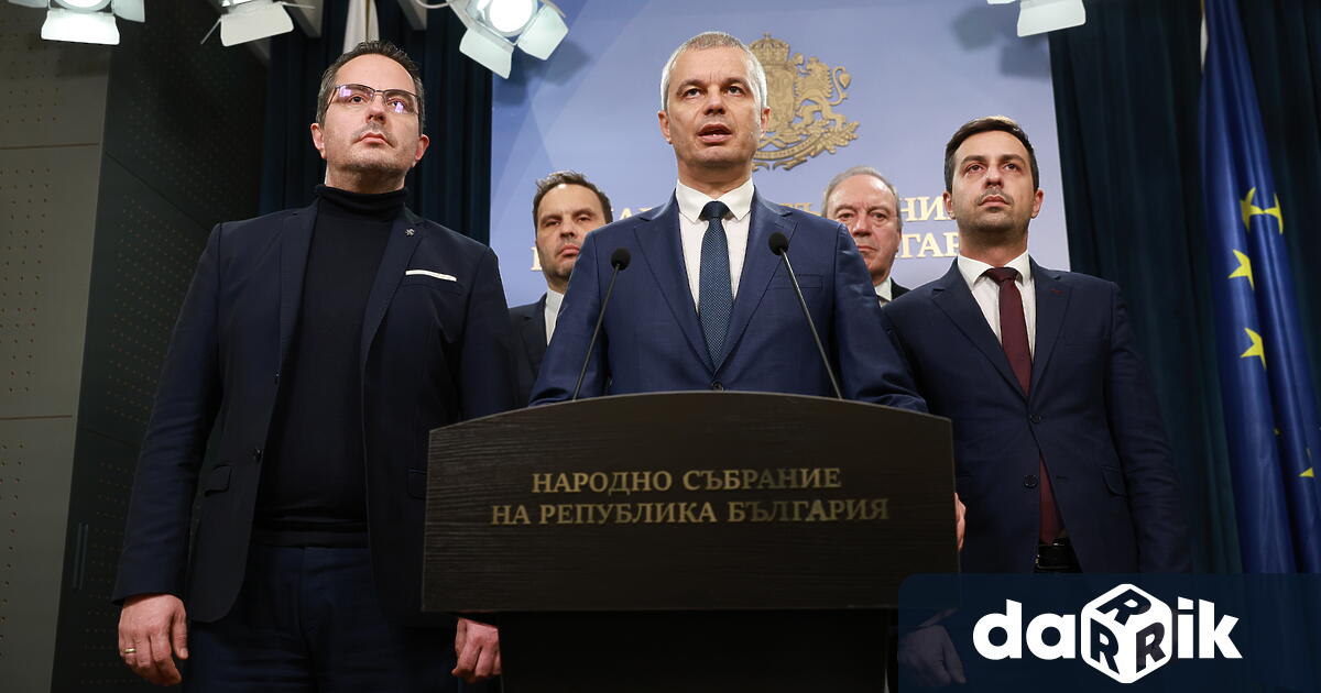 Лидерът на Възраждане Костадин Костадинов и други народни представители от