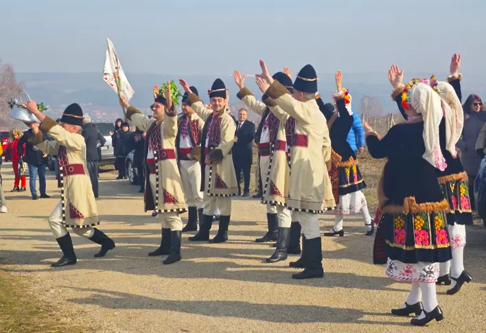 Институтът по лозарство и винарство в Плевен отпразнува с приятели Трифон Зарезан/СНИМКИ/