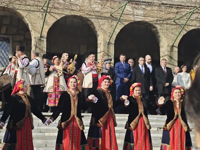 Институтът по лозарство и винарство в Плевен отпразнува с приятели Трифон Зарезан/СНИМКИ/