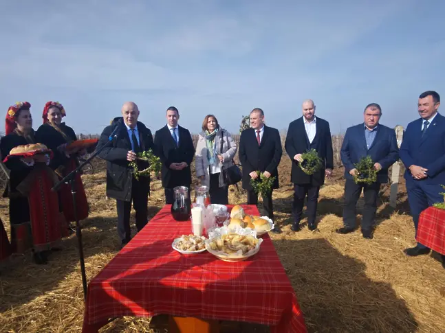 Институтът по лозарство и винарство в Плевен отпразнува с приятели Трифон Зарезан/СНИМКИ/