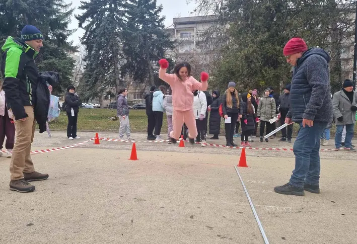  В Плевен възпитаници мериха сили в съревнование „ Лъвски скок “, отдадено на Апостола на Свободата 