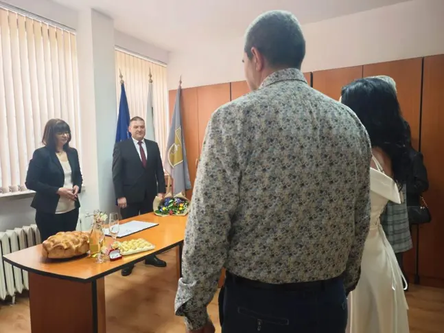 Кметът на Плевен пожела семейно щастие на младоженци, избрали Деня на любовта за своя сватбен ритуал 
