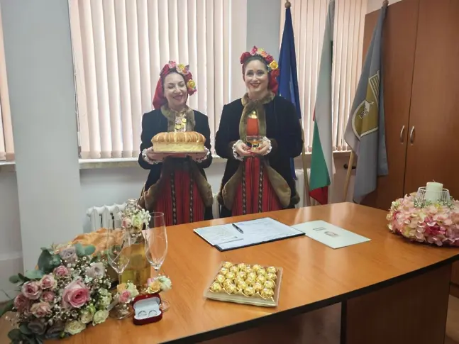 Кметът на Плевен пожела семейно щастие на младоженци, избрали Деня на любовта за своя сватбен ритуал