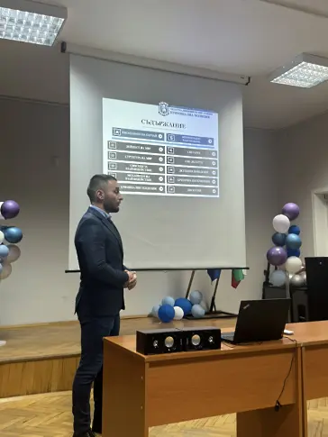 Продължават обучителните занятия на полицаи от ОДМВР – Плевен с преподаватели от плевенски училища