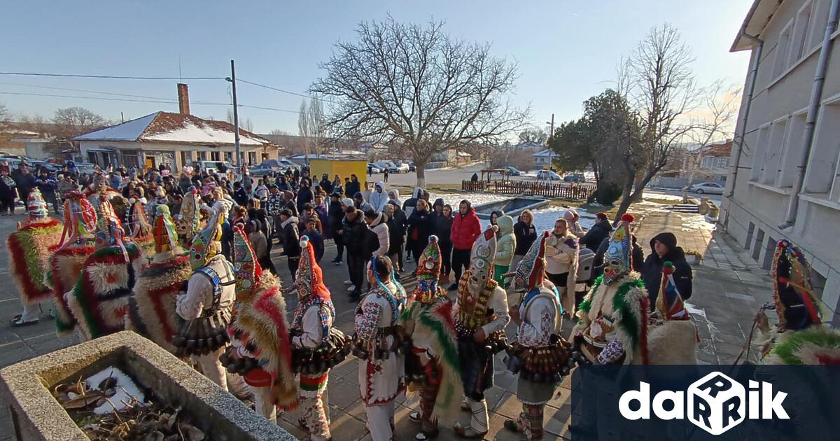 Чанове и звънци огласяха улиците на котленското село Пъдарево по